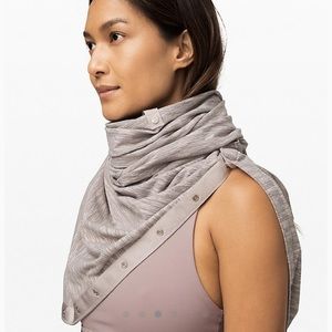Lululemon vinyasa snap scarf gray